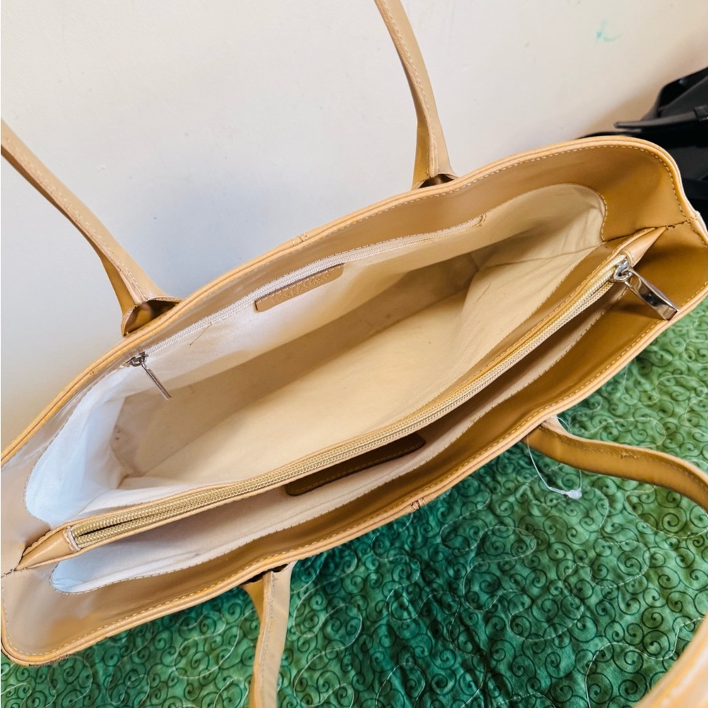 Cristian tan tote bag in good condition, only worn 3 times